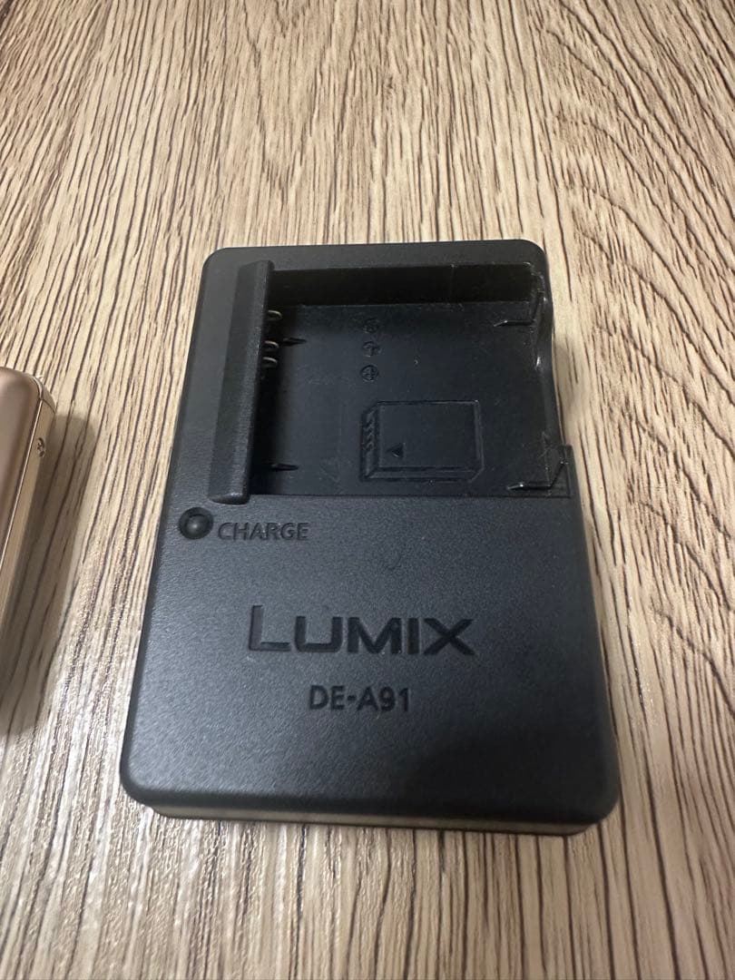 美品　パナソニック　LUMIX コンパクトデジカメ　DMC-FH7　ゴールド
