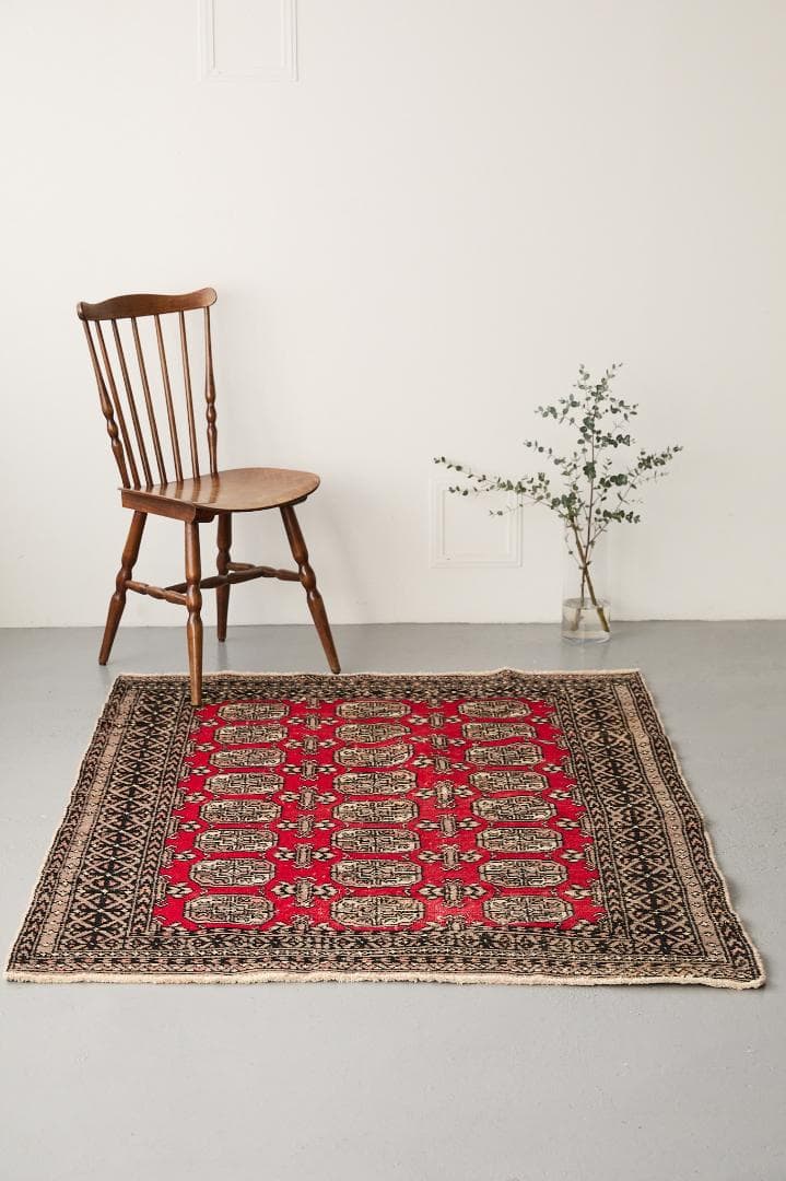 ヴィンテージラグ　トライバルラグ　パキスタン産（174×122cm）赤　ベージュ