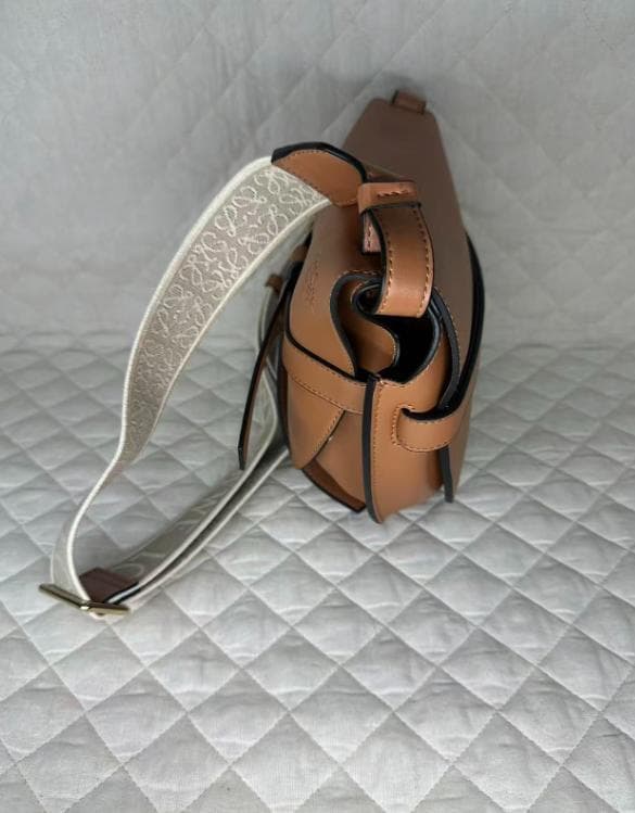 美品 LOEWE ショルダーバッグ