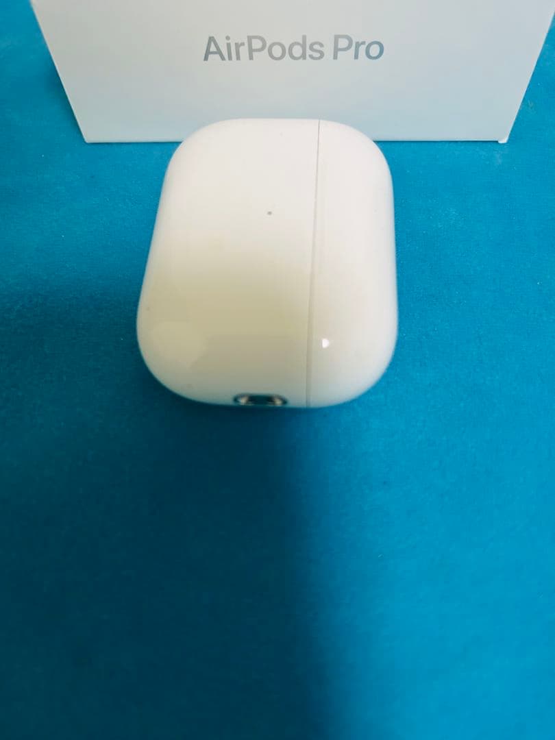 AirPods Pro 2本体 充電ケース付き➕オマケ2つ