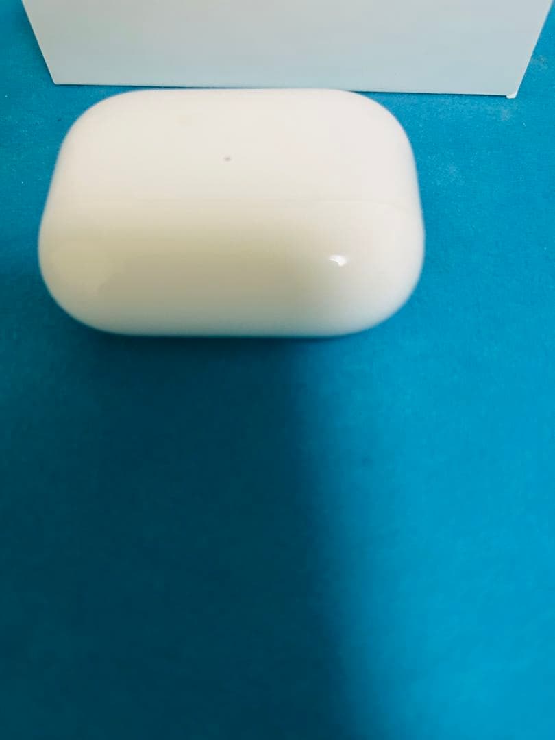 AirPods Pro 2本体 充電ケース付き➕オマケ2つ