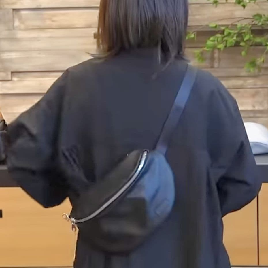 カワニシカバン　cobii（コビー） 撥水レザー ボディバッグ　ブラック