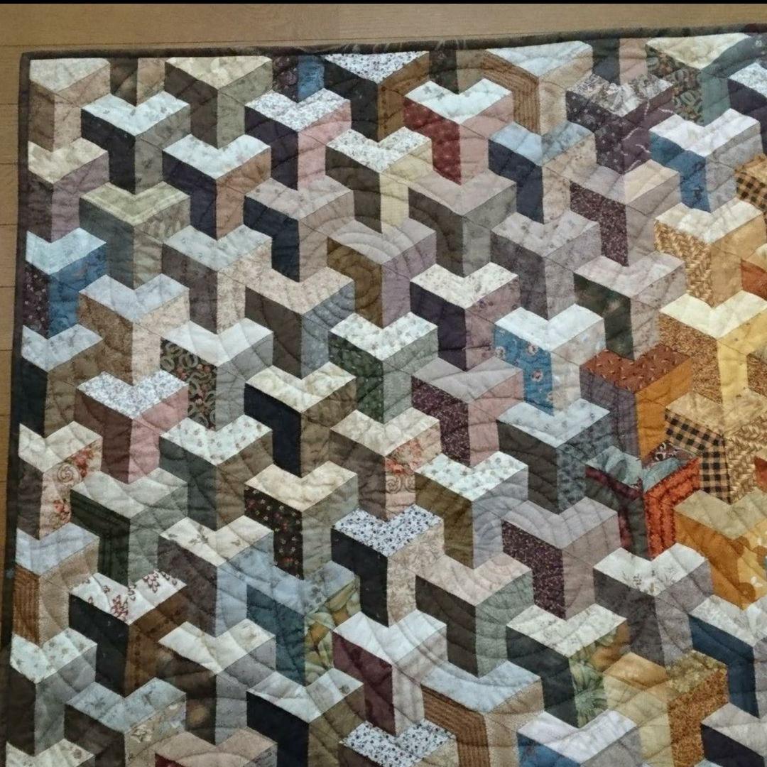 パッチワーク インナーシティ タペストリー ベッドカバー 穏やかな秋