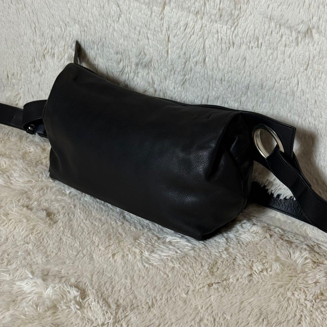 極美 カワカワ kawa-kawa レザー ボディバッグ 斜めがけ 肩掛け 金具