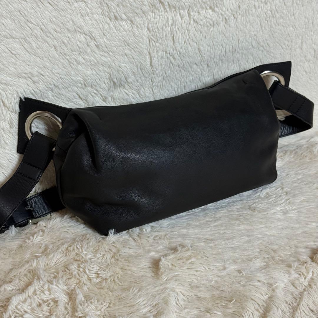 極美 カワカワ kawa-kawa レザー ボディバッグ 斜めがけ 肩掛け 金具