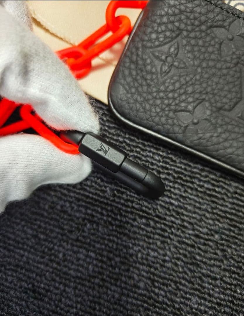 Louis Vuitton ルイヴィトン　ヴァージル・アブロー キーケース