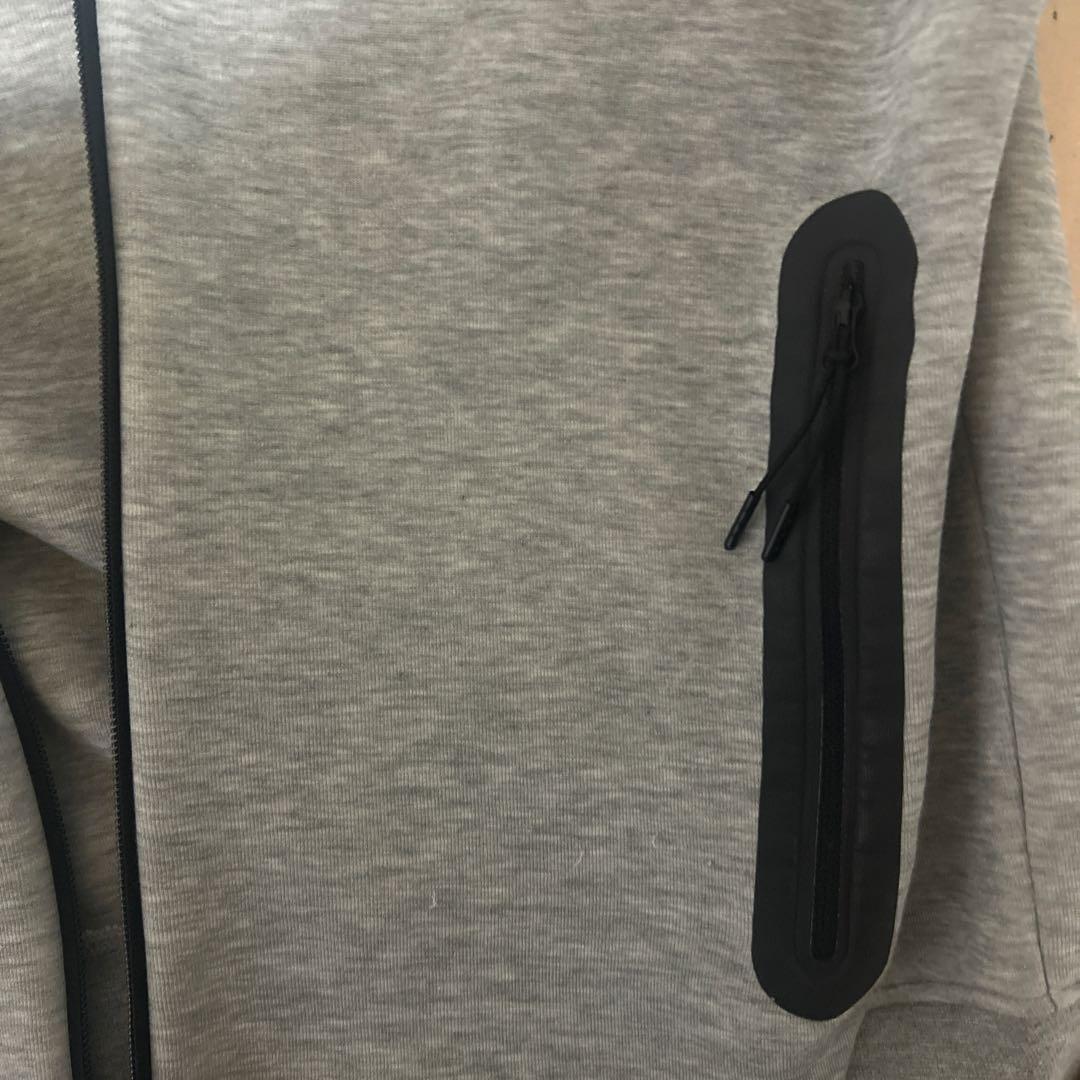 早い者勝ち 赤タグナイキ テックフリース 上 グレー L ジップパーカー