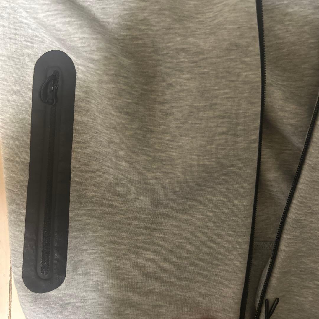 早い者勝ち 赤タグナイキ テックフリース 上 グレー L ジップパーカー