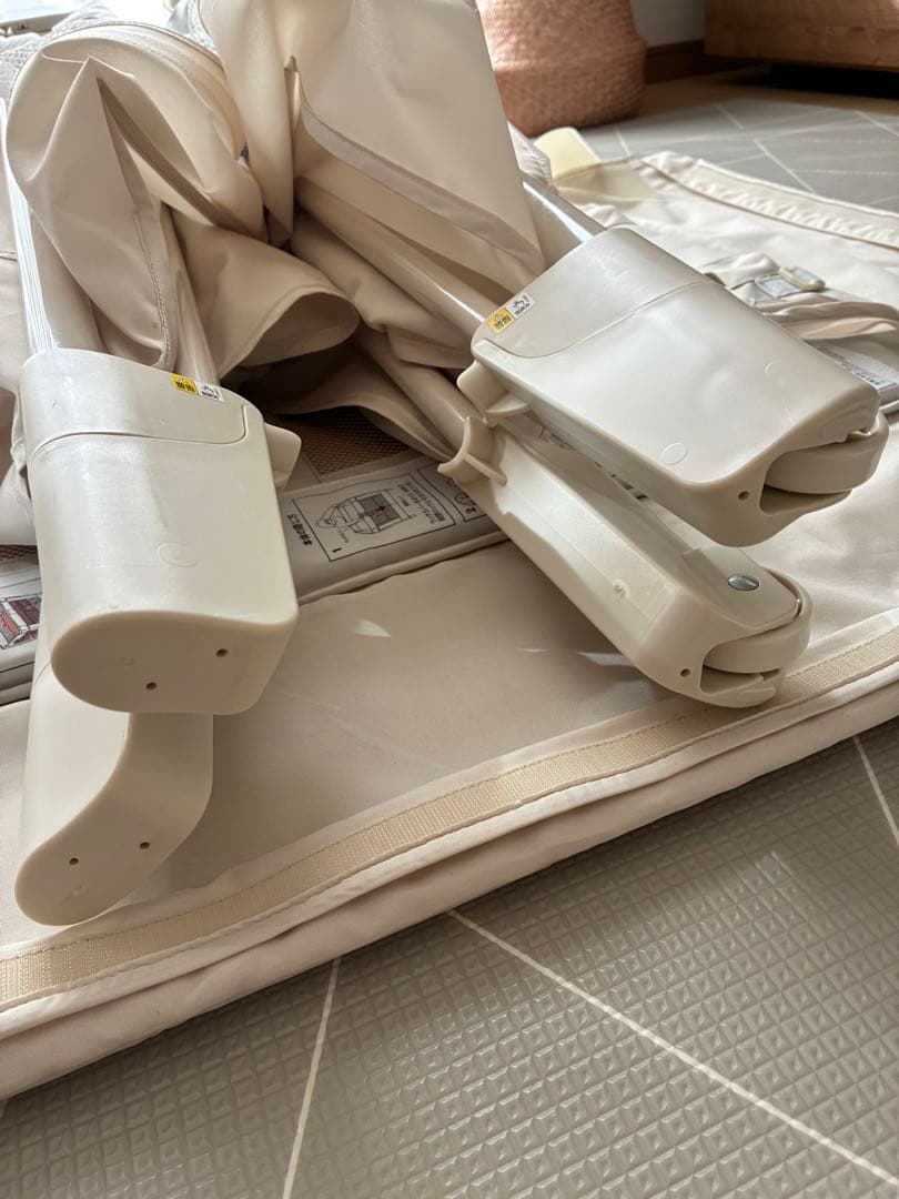 【美品】アップリカ ココネルエアープラス　ベビーベッド　ホワイトグレー