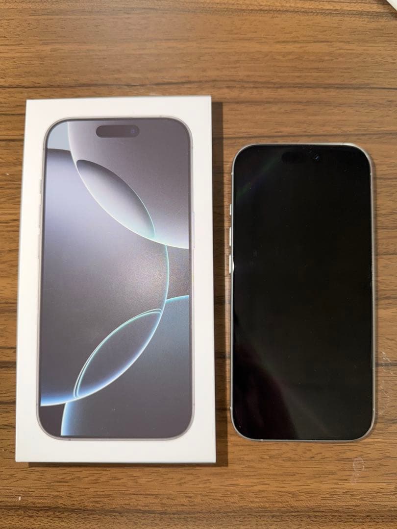 美品　Apple iPhone 16Pro本体　ホワイト
