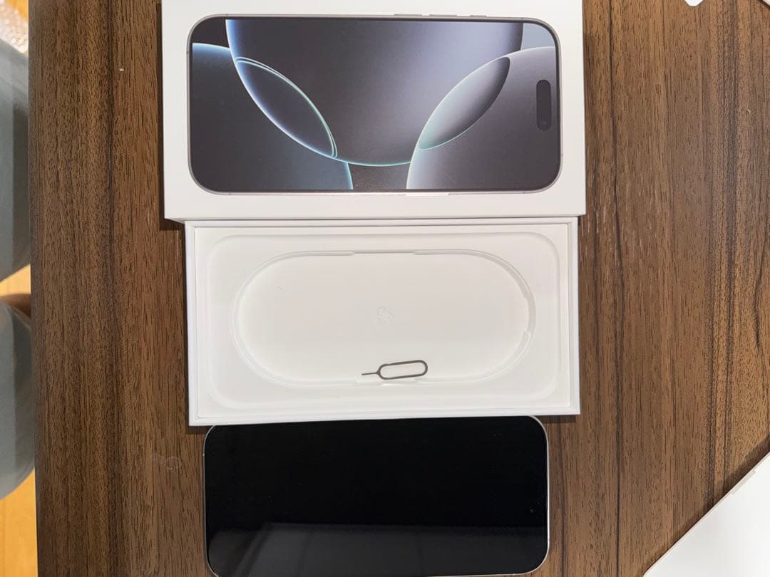 美品　Apple iPhone 16Pro本体　ホワイト