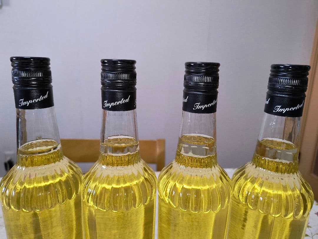 ラ・チカ テキーラ ４本ゴールドメキシコ・ハリスコ州 すっきり味38度700ml