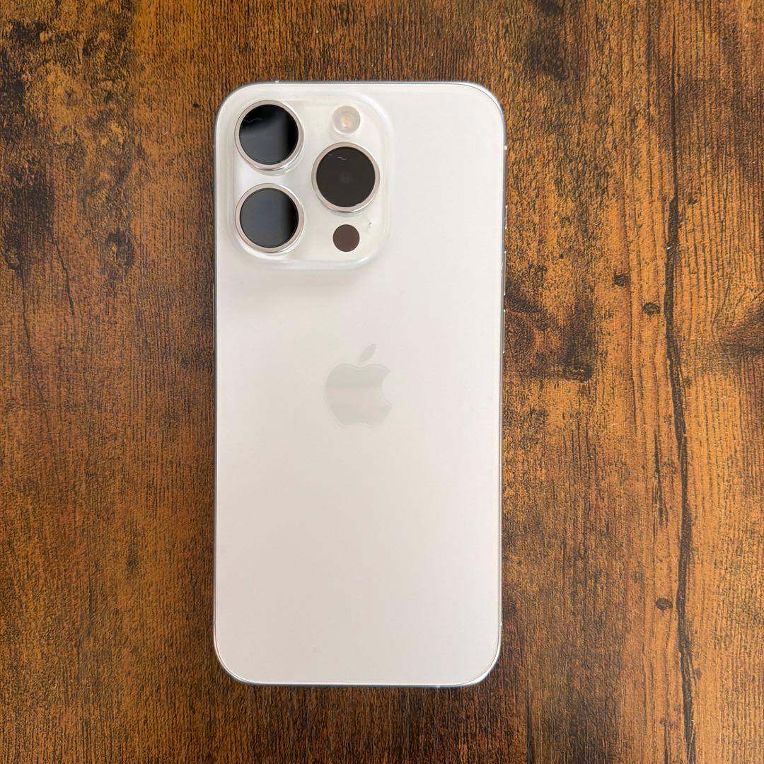 Apple iPhone 15 Pro ホワイトチタニウム　256GB