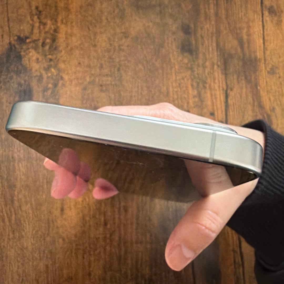 Apple iPhone 15 Pro ホワイトチタニウム　256GB