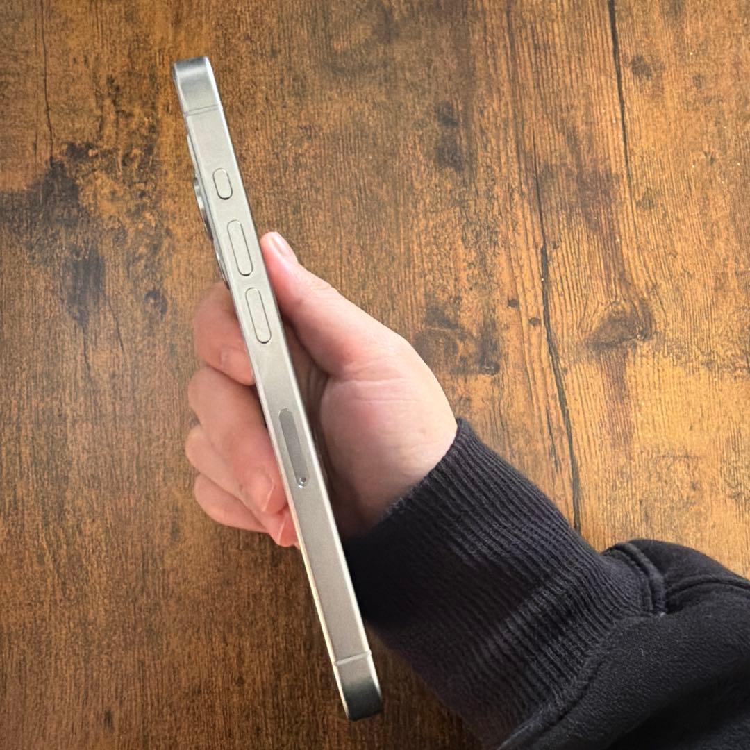 Apple iPhone 15 Pro ホワイトチタニウム　256GB