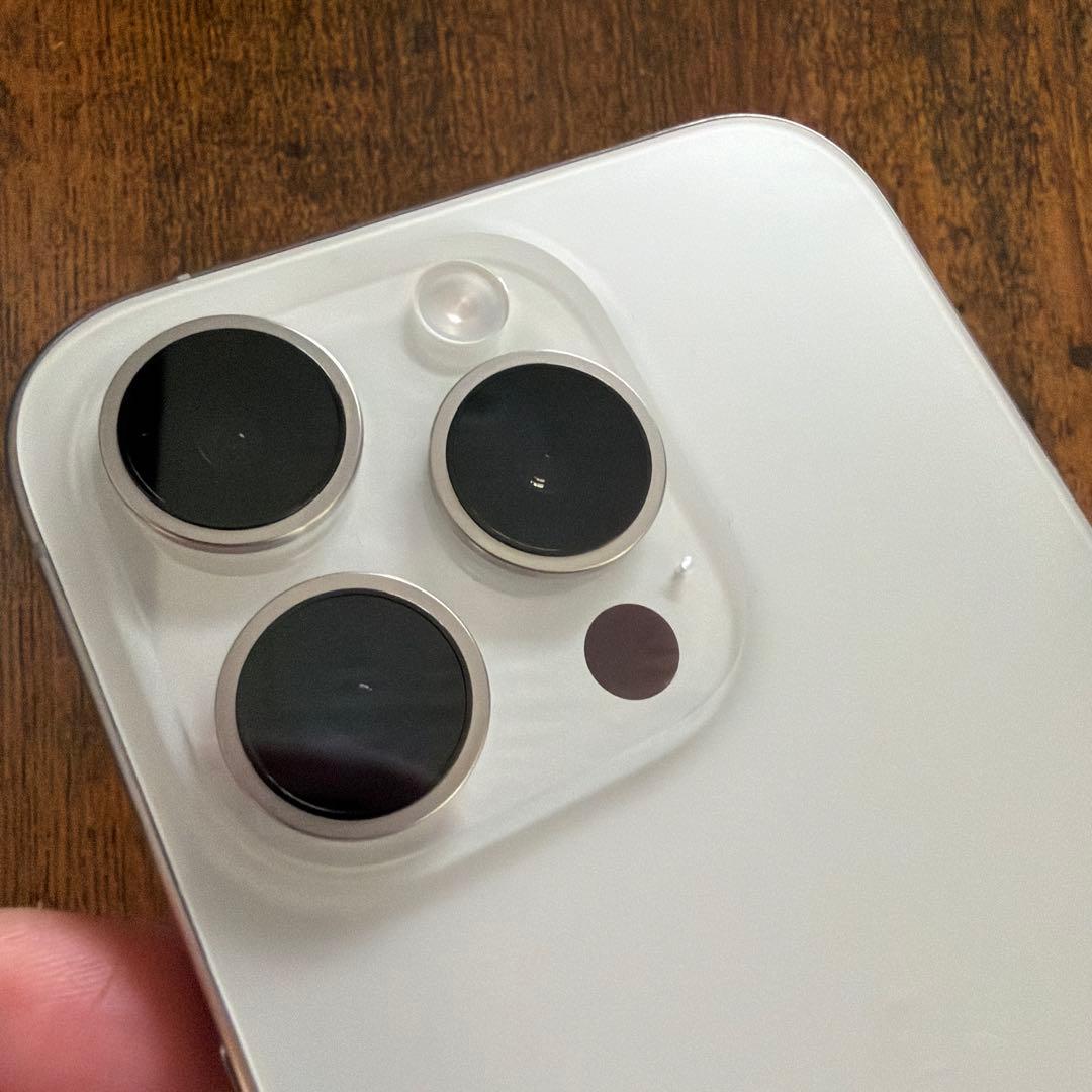 Apple iPhone 15 Pro ホワイトチタニウム　256GB