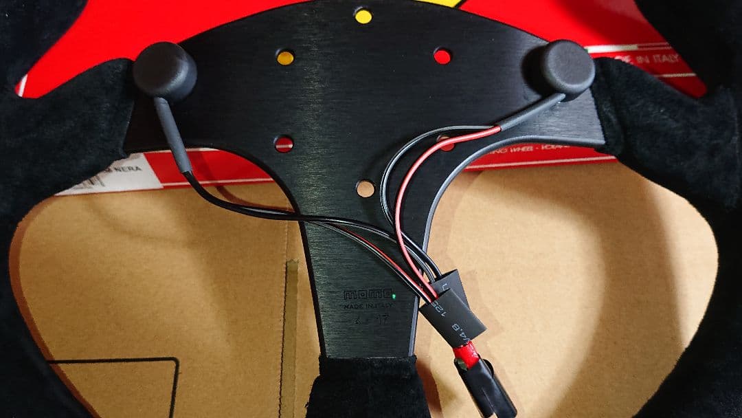 ［未使用品］momo ステアリング MOD.80EVO SUEDE