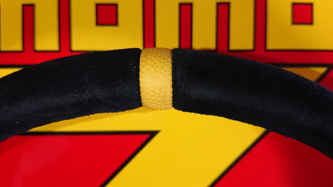 ［未使用品］momo ステアリング MOD.80EVO SUEDE