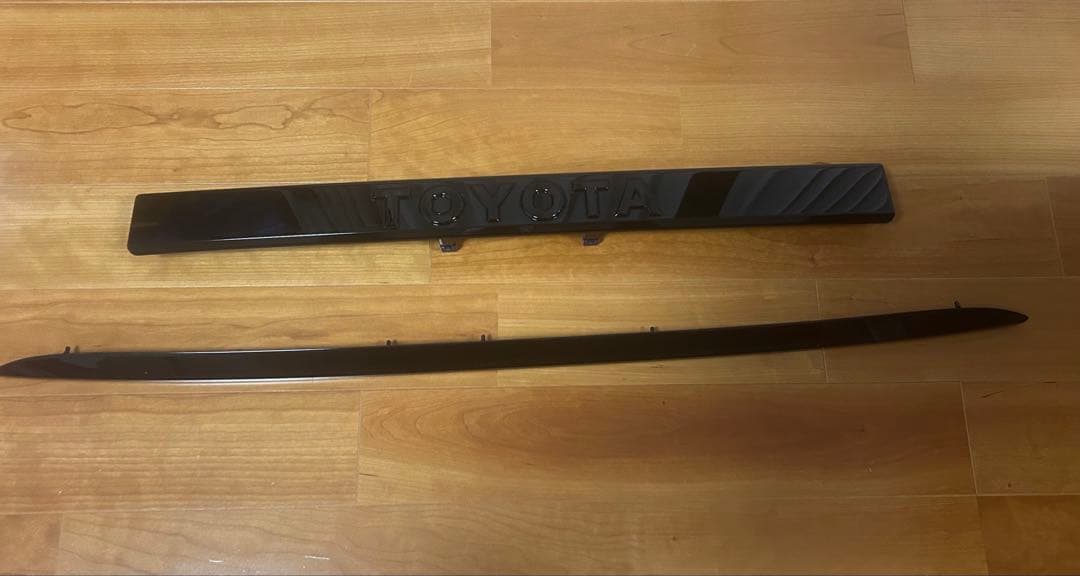 純正部品ランクル250ZX用バックドアガーニッシ、ボンネットフードモールセット