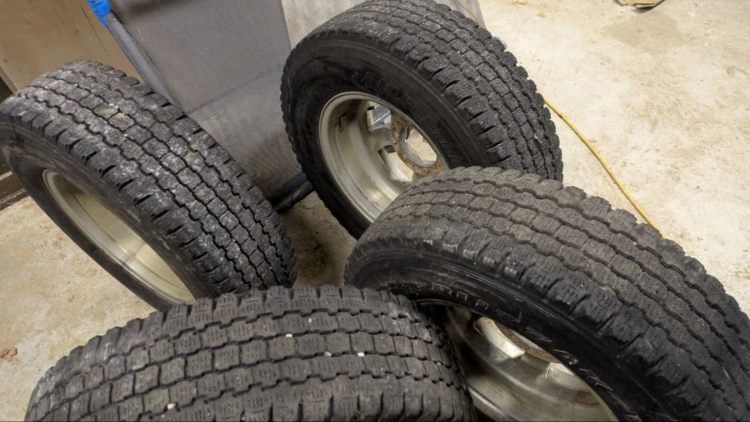 直接引取のみ　奈良　ハイエース　スタッドレスタイヤホイールセット