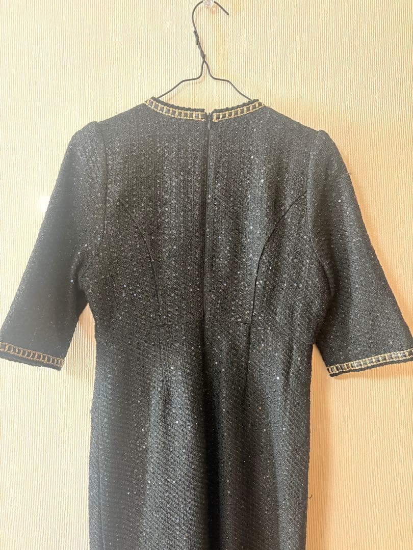 ビジュー付きブラックツイードドレス