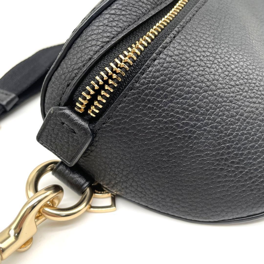 マダムさま　未使用級美品　コーチ　ボディバッグ　レザー　ブラック　黒　シボ革