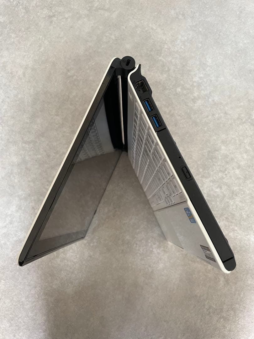 NEC ノートパソコン　13.3インチ Windows11 Office2021