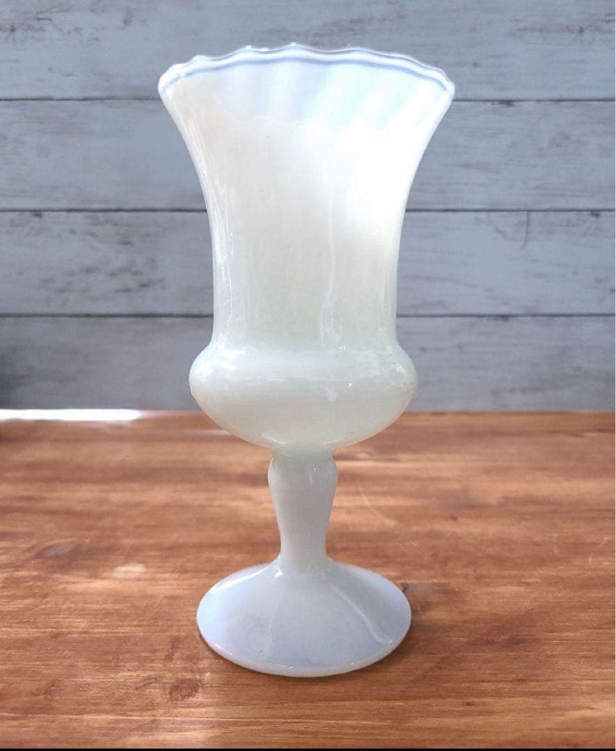 フランスアンティーク オパリンガラス フラワーベース フリル 花瓶 花器