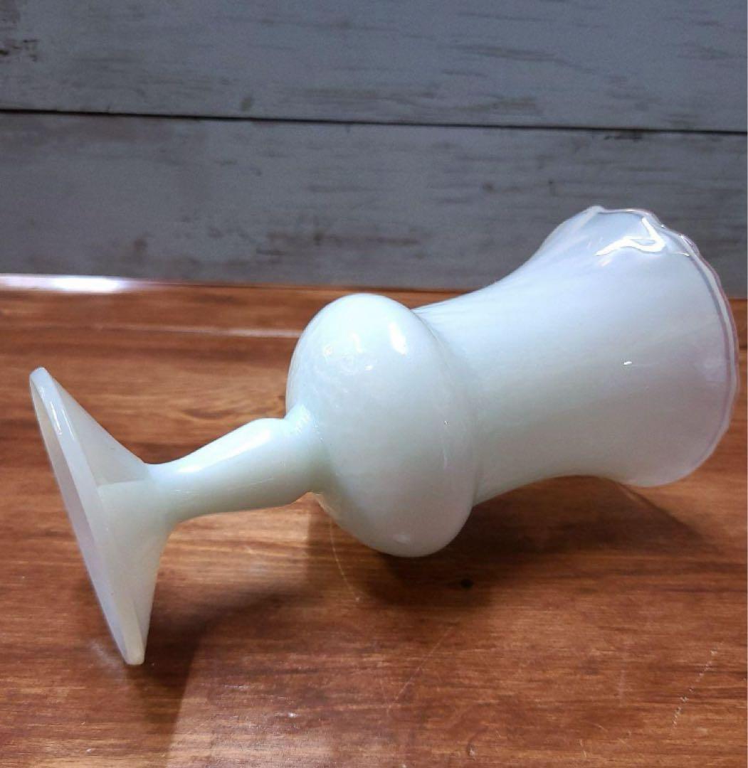 フランスアンティーク オパリンガラス フラワーベース フリル 花瓶 花器