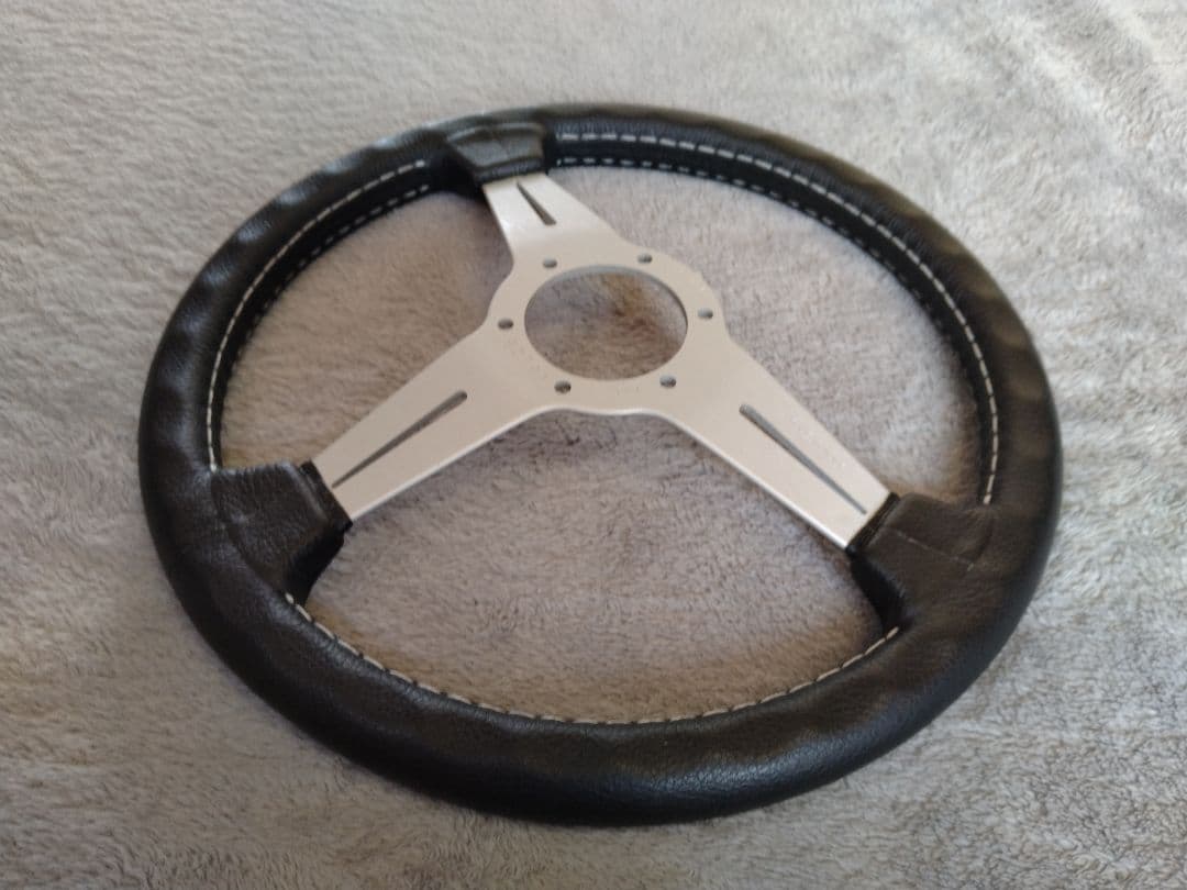 midera　ナルディ　クラシック　革張り替え依頼品