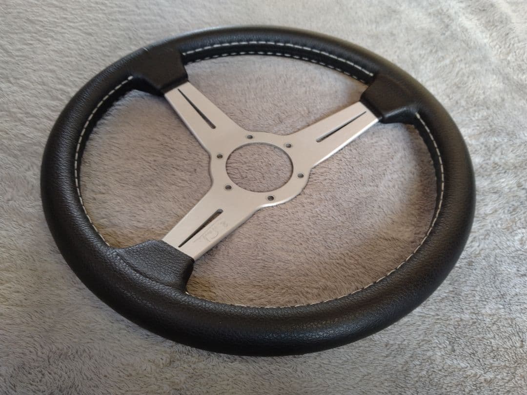 midera　ナルディ　クラシック　革張り替え依頼品