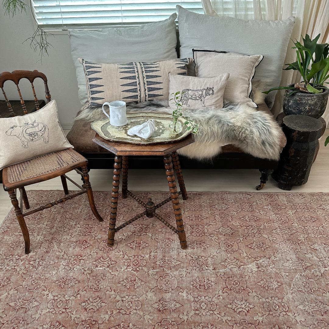 トルコ ヴィンテージラグ A95 レア人気柄 紋章 ピンクベージュ レッド