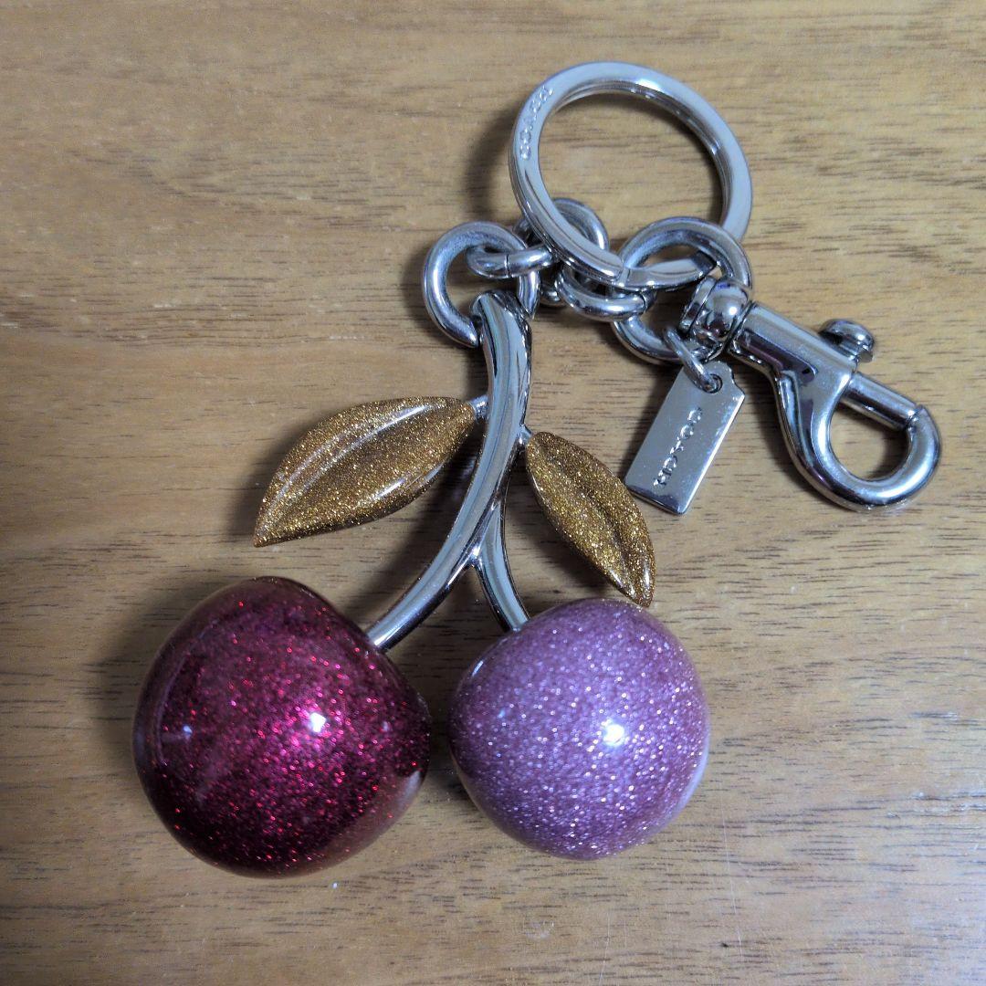 COACH チェリー型チャーム