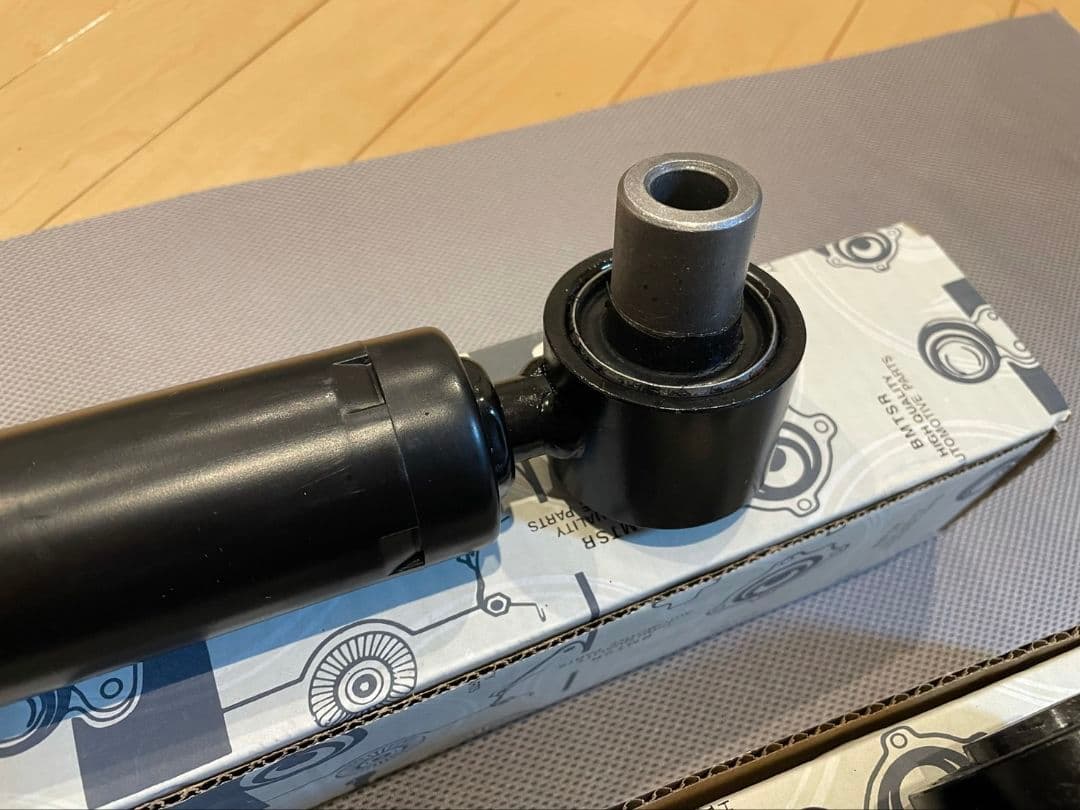 w447 RHD v260 v220d リアショックアブソーバー　乗り心地改善