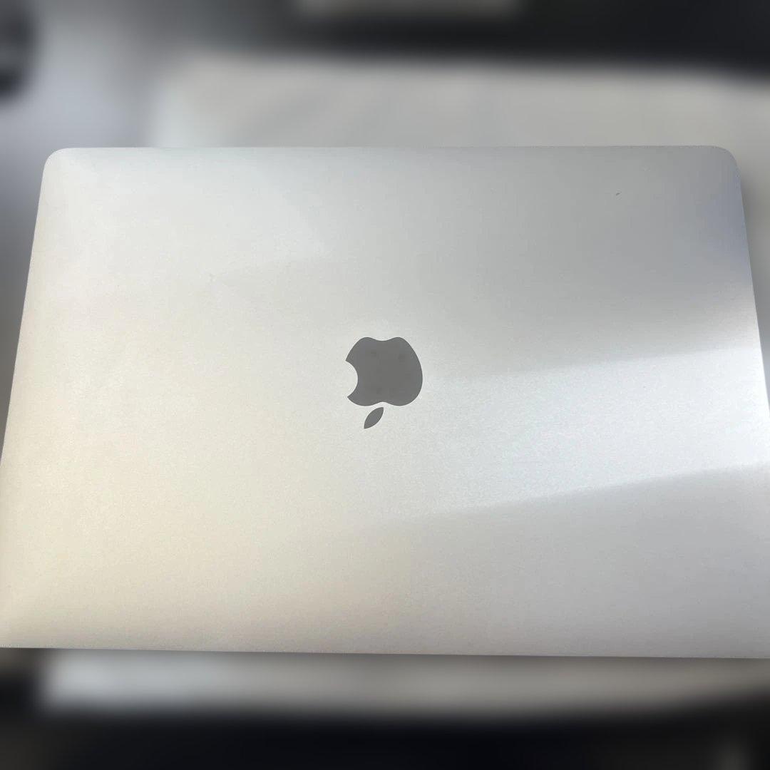 MacBook Air (M1, 2020) 本体　256GB