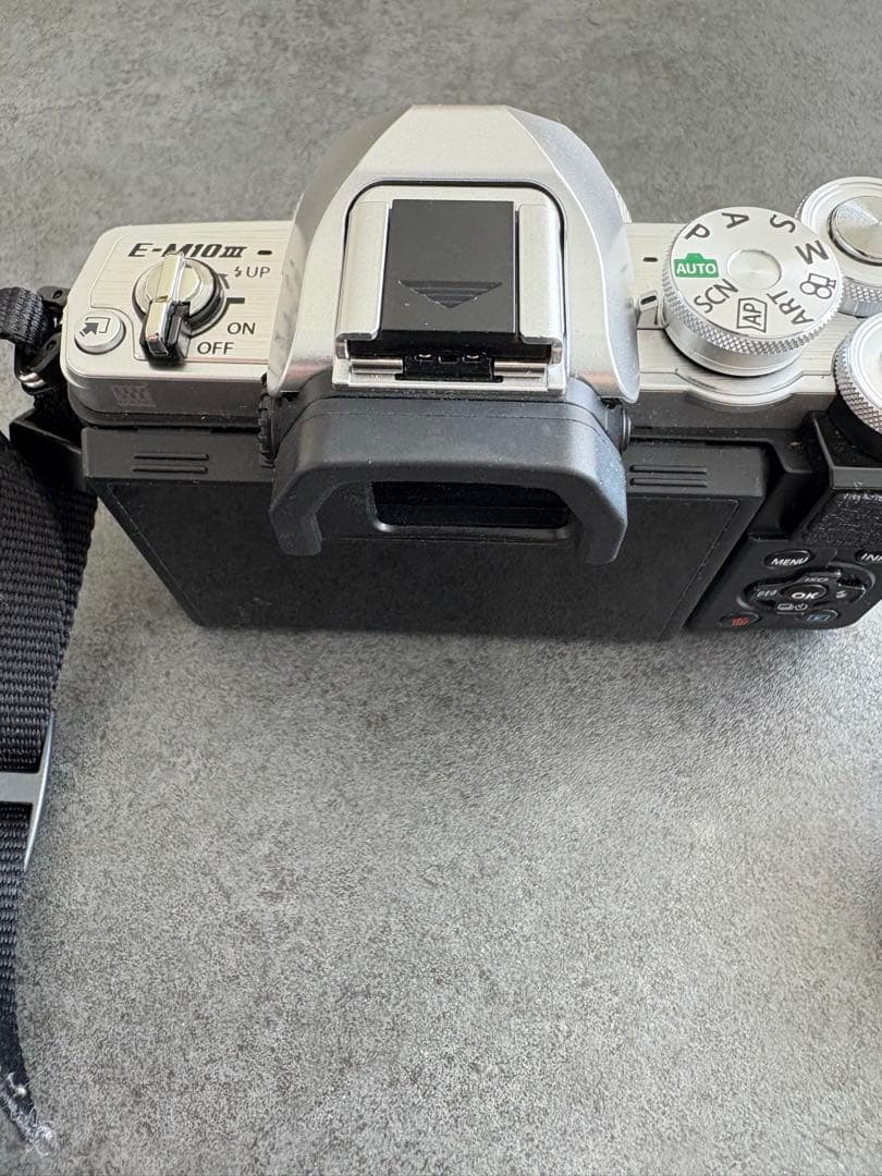 OLYMPUS OM-D E-M10 Mark IIIミラーレス一眼カメラ