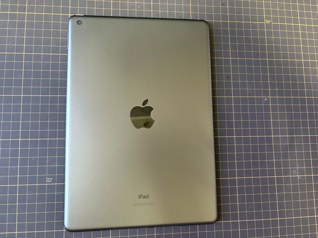 iPad 第9世代WiFi64GB スペースグレイComboTouchケース付き