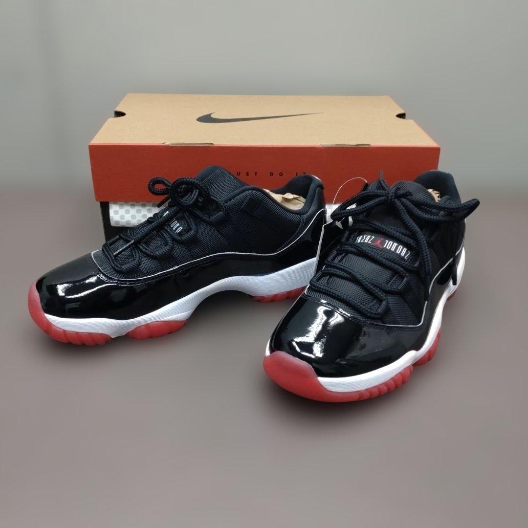 エアージョーダン11 レトロ　ロー　ブレッド