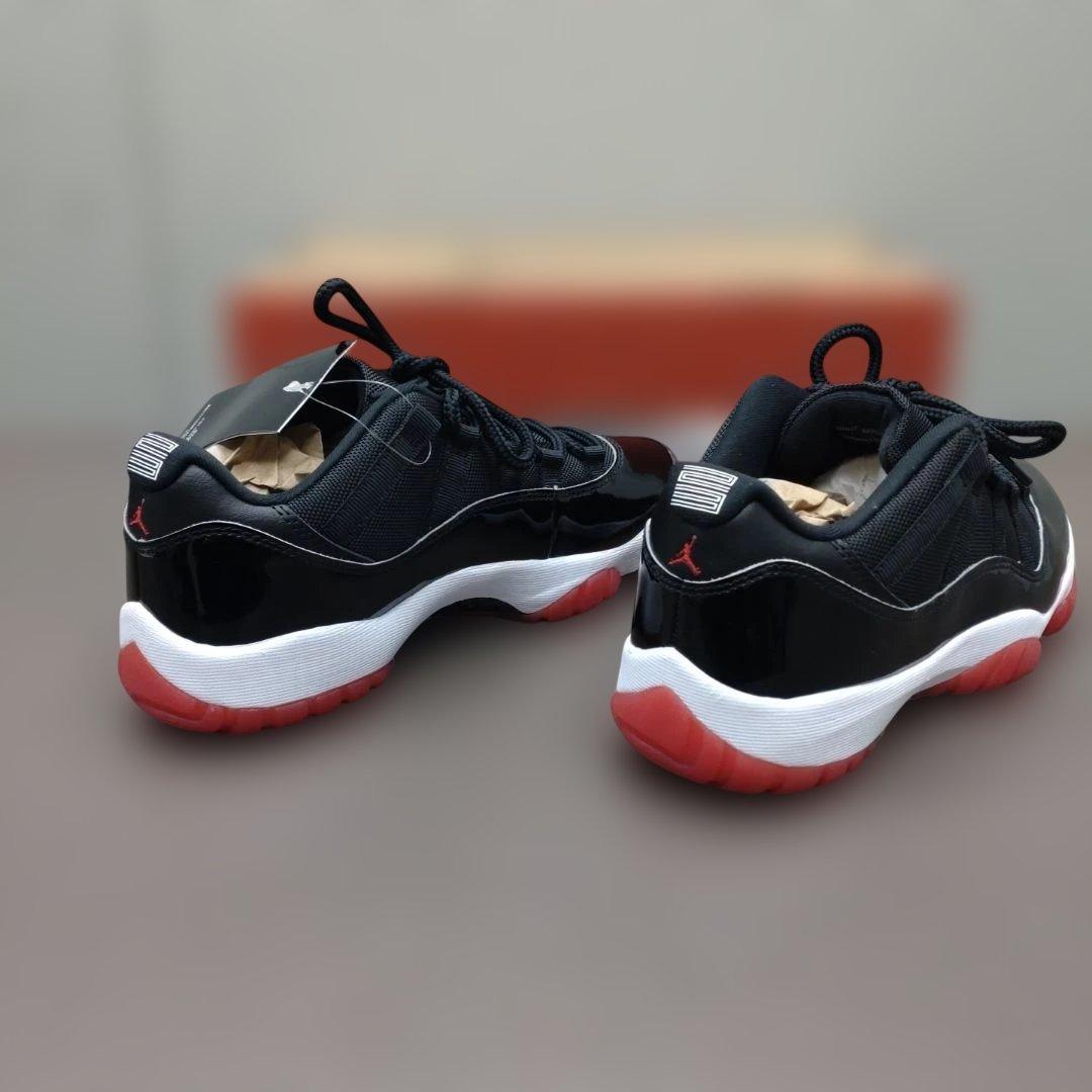 エアージョーダン11 レトロ　ロー　ブレッド