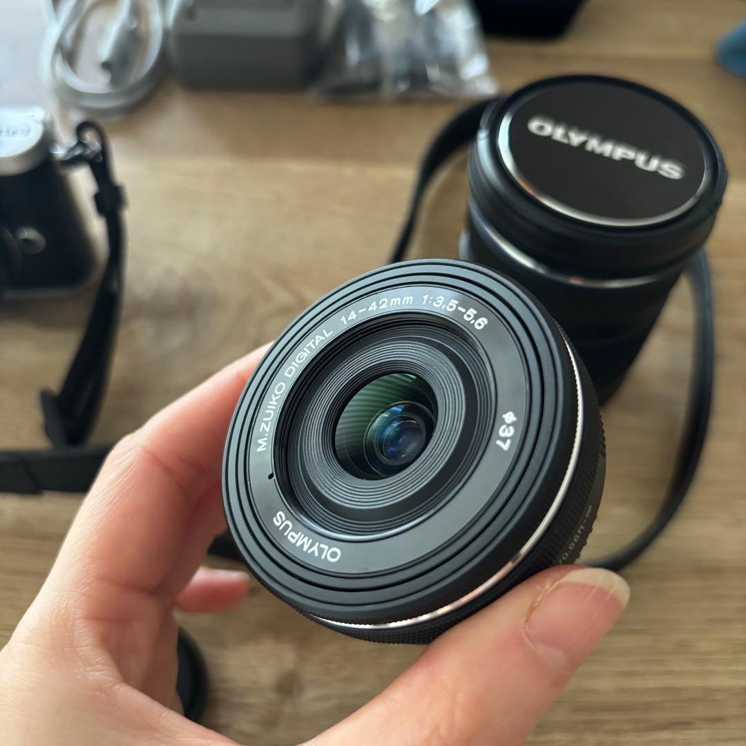 OLYMPUS PEN E-PL8 EZダブルズームキット　ブラック