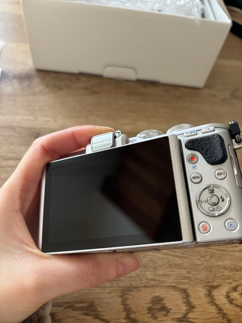 OLYMPUS PEN E-PL8 EZダブルズームキット　ブラック