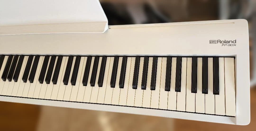 【美品】Roland FP-30X 電子ピアノ（ホワイト）専用スタンド付き