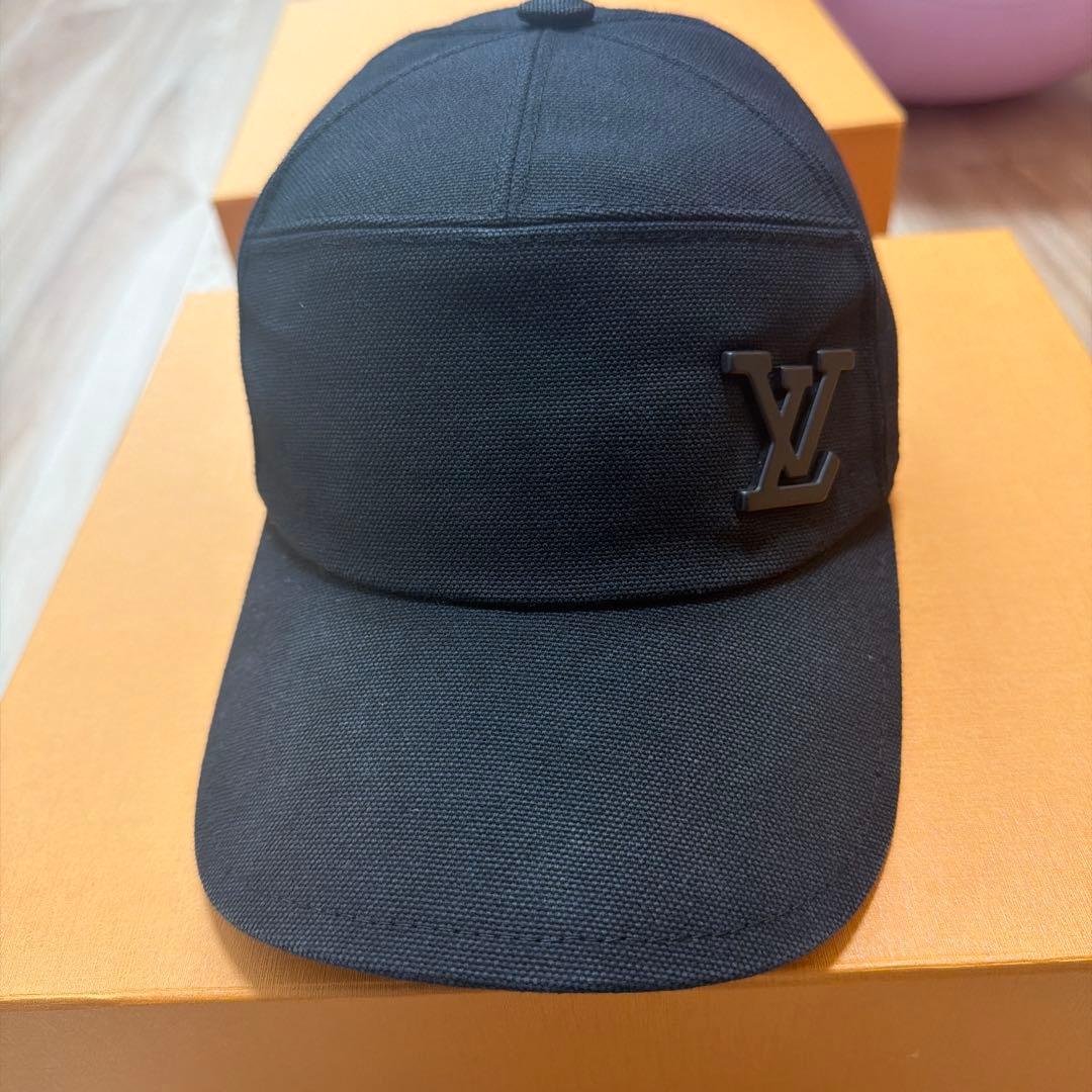 デゲン　ルイヴィトン キャップ ブラック LVロゴ 帽子 正規品 箱あり