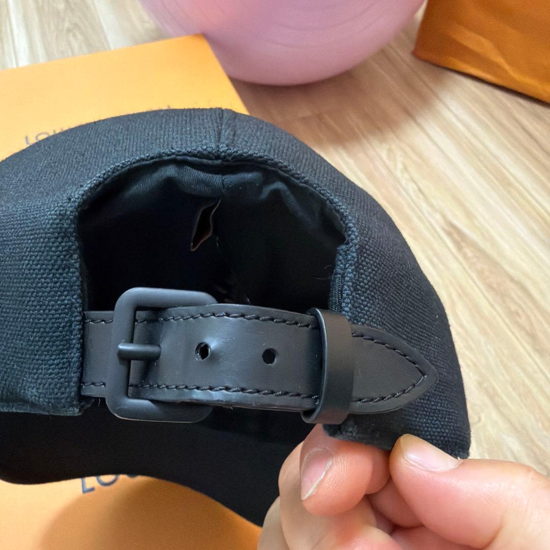 デゲン　ルイヴィトン キャップ ブラック LVロゴ 帽子 正規品 箱あり