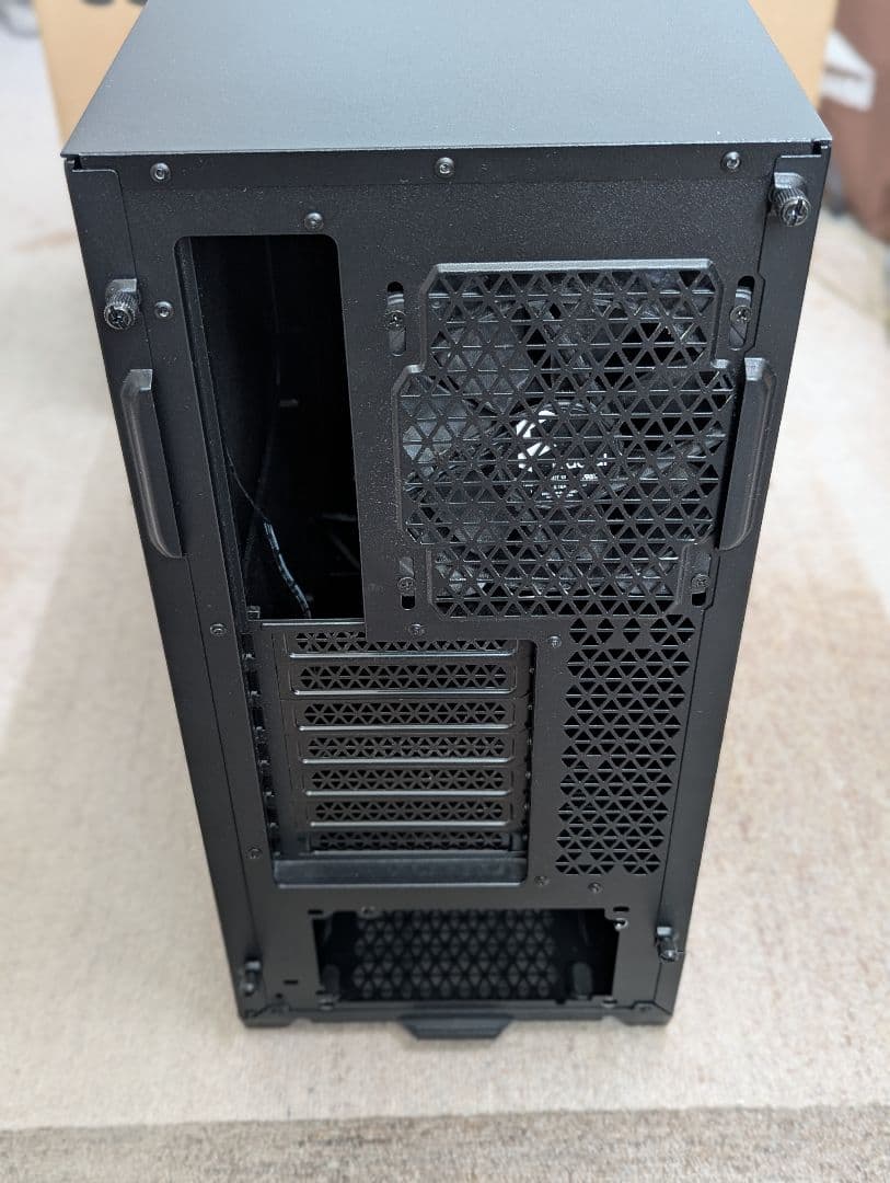 Fractal Pop Series ブラック PCケース