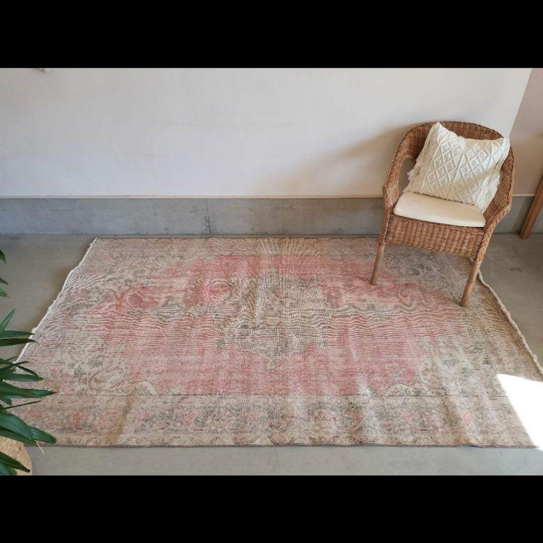 m*i様 パステルローズピンクとペールグレーのヴィンテージラグ　No564