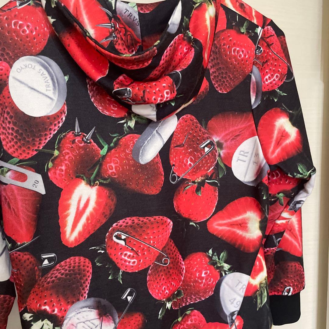 トラバストウキョウ 苺　イチゴ　総柄　プルオーバー　ビックシルエット　F