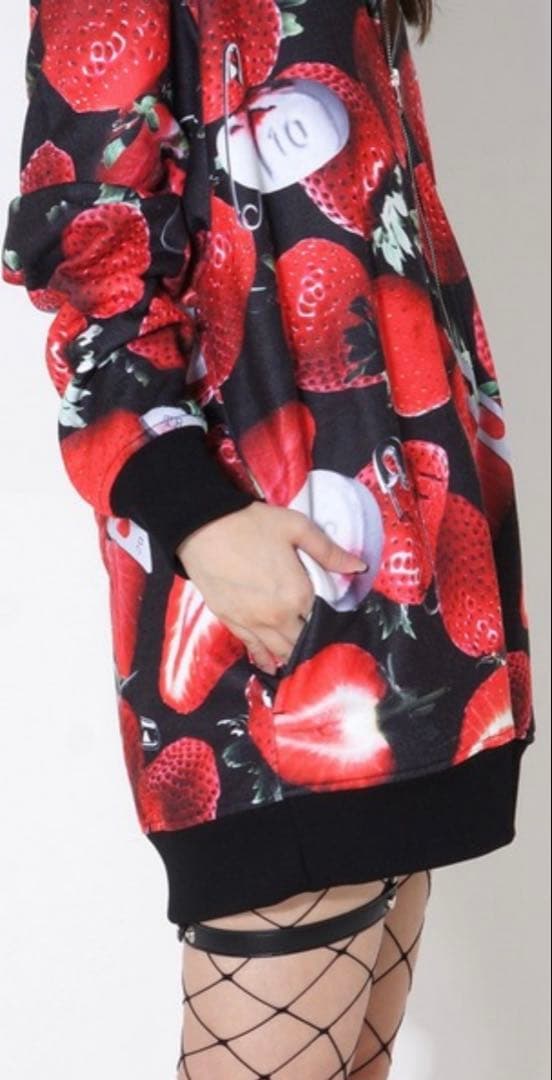 トラバストウキョウ 苺　イチゴ　総柄　プルオーバー　ビックシルエット　F