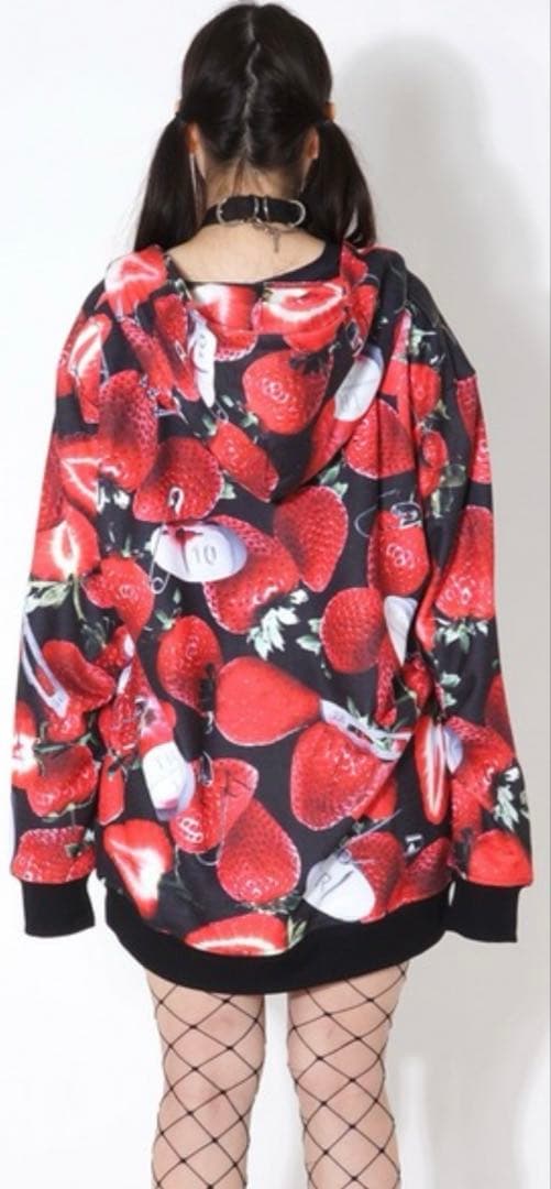 トラバストウキョウ 苺　イチゴ　総柄　プルオーバー　ビックシルエット　F