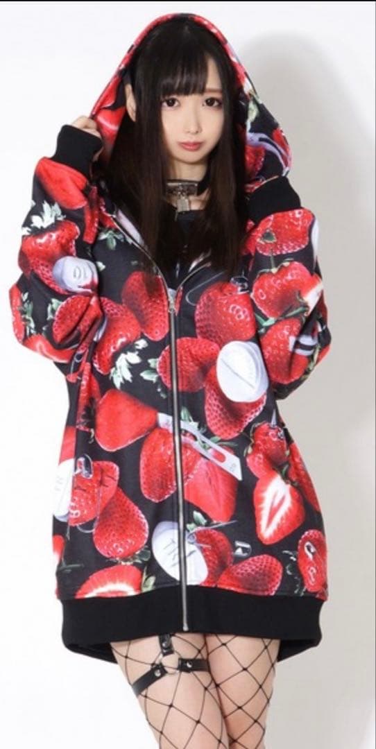 トラバストウキョウ 苺　イチゴ　総柄　プルオーバー　ビックシルエット　F